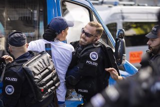 La police a emmené deux contre-manifestants au poste pendant la Marche pour la vie samedi à Zurich-Oerlikon.